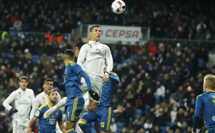 Die Real-Stars um Cristiano Ronaldo (M.) blamierten sich gegen Celta Vigo. Foto: Paul White