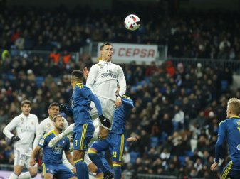 Die Real-Stars um Cristiano Ronaldo (M.) blamierten sich gegen Celta Vigo. Foto: Paul White Die Real-Stars um Cristiano Ronaldo (M.) blamierten sich gegen Celta Vigo. Foto: Paul White
