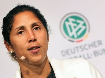 Bundestrainerin Steffi Jones erwartet "echten Prüfstein"