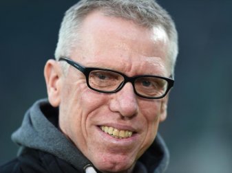 Kölns Trainer Peter Stöger freut sich über die schwindenden Personalprobleme. Foto: Carmen Jaspersen Kölns Trainer Peter Stöger freut sich über die schwindenden Personalprobleme. Foto: Carmen Jaspersen