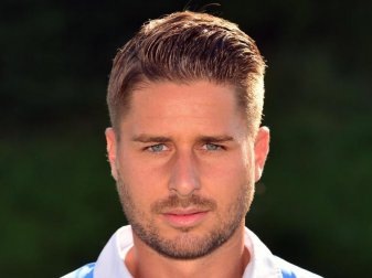 Markus Steinhöfer hat in Darmstadt einen Vertrag unterschrieben. Foto: Peter Kneffel