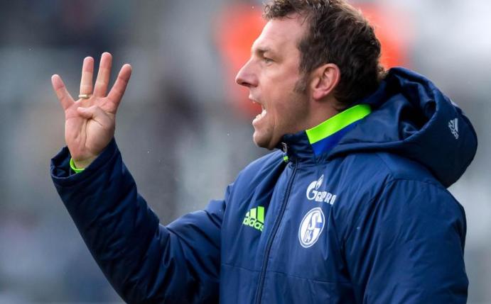 Markus Weinzierl will mit dem FC Schalke 04 noch nach Europa. Foto: Thomas Eisenhuth