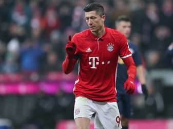 Lewandowski zieht an Giovane Elber vorbei Lewandowski zieht an Giovane Elber vorbei