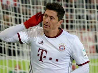 Robert Lewandowski war der Matchwinner für den FC Bayern in Freiburg. Foto: Patrick Seeger Robert Lewandowski war der Matchwinner für den FC Bayern in Freiburg. Foto: Patrick Seeger