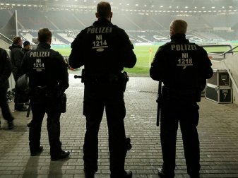 Die Polizei schickt HSV-Fans zurück nach Hamburg