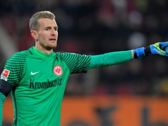 Lukas Hradecky wird nach 131 Sekunden vom Platz gestellt
