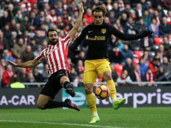 Griezmann (r.) stellt den 2:2-Endstand für Atlético her Griezmann (r.) stellt den 2:2-Endstand für Atlético her