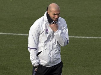 Für Real Madrids Trainer Zinedine Zidane sind die Ausfälle gleich einiger Leistungsträger ein ernstes Problem. Foto: Paul White Für Real Madrids Trainer Zinedine Zidane sind die Ausfälle gleich einiger Leistungsträger ein ernstes Problem. Foto: Paul White