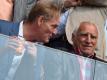 Leipzigs Oberbürgermeister Burkhard Jung und Red-Bull-Chef Dietrich Mateschitz bei einem Spiel auf der Tribüne. Foto: Hendrik Schmidt