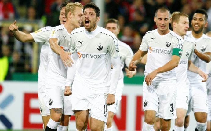 Kisters (2.v.l.) Sperre auf drei Spiele halbiert