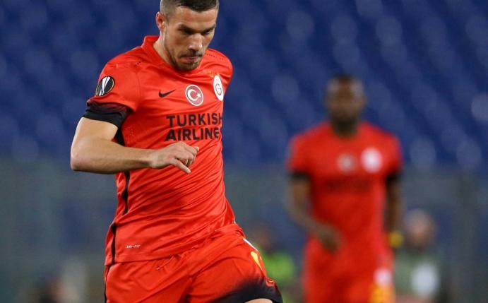 Fünferpack: Podolski schießt Viertligisten im Pokal ab