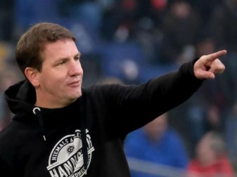 Trainer Daniel Stendel will mit Hannover 96 zurück in die 1. Bundesliga. Foto: Peter Steffen Trainer Daniel Stendel will mit Hannover 96 zurück in die 1. Bundesliga. Foto: Peter Steffen