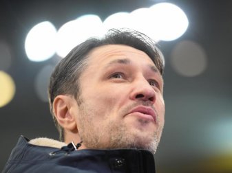 Frankfurts Trainer Niko Kovac muss für das Spiel beim FC Schalke einen Personalengpass überbrücken. Foto: Arne Dedert Frankfurts Trainer Niko Kovac muss für das Spiel beim FC Schalke einen Personalengpass überbrücken. Foto: Arne Dedert