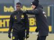 Dortmunds Trainer Thomas Tuchel gibt Anweisungen an Neuzugang Alexander Isak. Foto: Guido Kirchner