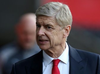 Vier Spiele Sperre und Geldstrafe für Arsene Wenger Vier Spiele Sperre und Geldstrafe für Arsene Wenger