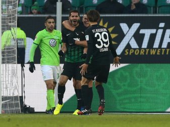 Augsburg gewinnt in Wolfsburg mit 2:1 Augsburg gewinnt in Wolfsburg mit 2:1