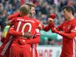 Arjen Robben umarmt u.a. Franck Ribery (verdeckt). Foto: Carmen Jaspersen