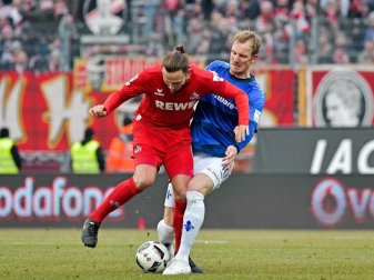Der Kölner Marco Höger (l) im Duell mit Darmstadts Jan Rosenthal. Foto: Thorsten Wagner Der Kölner Marco Höger (l) im Duell mit Darmstadts Jan Rosenthal. Foto: Thorsten Wagner