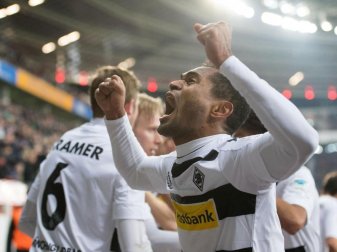 Auch Raffael jubelte über den ersten Auswärtssieg der Gladbacher in dieser Saison. Foto: Marius Becker Auch Raffael jubelte über den ersten Auswärtssieg der Gladbacher in dieser Saison. Foto: Marius Becker