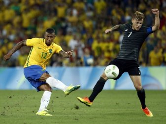 Walace (l.) steht angeblich kurz vor dem Wechsel zum HSV