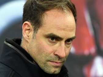 Oliver Mintzlaff will auch im Falle einer Teilnahme an der Champions League keine teuren Starspieler holen. Foto: Hendrik Schmidt Oliver Mintzlaff will auch im Falle einer Teilnahme an der Champions League keine teuren Starspieler holen. Foto: Hendrik Schmidt