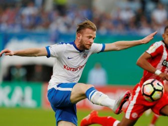 Platje (l.) steht nicht länger bei Hansa unter Vertrag Platje (l.) steht nicht länger bei Hansa unter Vertrag