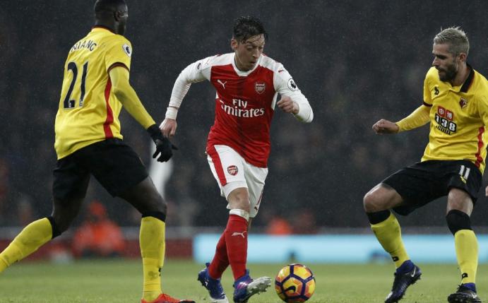 Rückschlag für Mesut Özil (M.) und den FC Arsenal