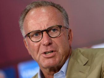 Karl-Heinz Rummenigge schlägt weniger Abstellungsphasen für Länderspiele vor. Foto: Andreas Gebert