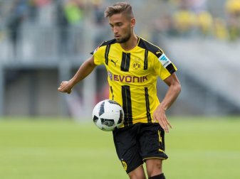 Moritz Leitner freut sich beim FC Augsburg auf ein Wiedersehen mit seinem ehemaligen Lehrer «Herrn Baum». Foto: Guido Kirchner