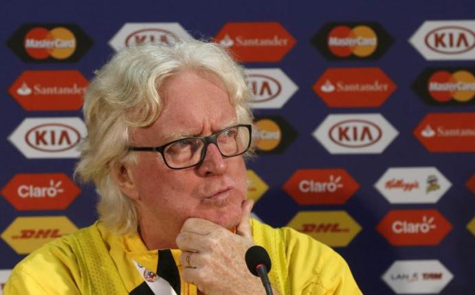 Winfried Schäfer sieht Kamerun als Favoriten im Finale des Afrika Cups. Foto: Kiko Huesca/Archiv