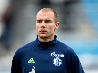 Holger Badstuber steht gegen seinen Ex-Club FC Bayern München erstmals in der Startelf des FC Schalke 04. Foto: Thomas Eisenhuth Holger Badstuber steht gegen seinen Ex-Club FC Bayern München erstmals in der Startelf des FC Schalke 04. Foto: Thomas Eisenhuth