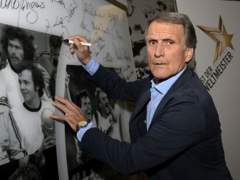 Wolfgang Overath nach fünf Jahren wieder im FC-Stadion Wolfgang Overath nach fünf Jahren wieder im FC-Stadion