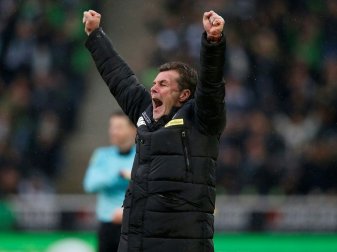 Hecking feiert seinen ersten Heimsieg mit der Borussia Hecking feiert seinen ersten Heimsieg mit der Borussia