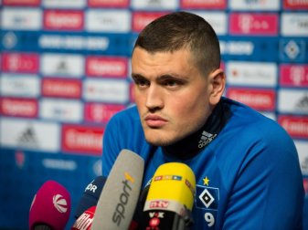 Kyriakos Papadopoulos hat sich nicht ohne Grund beim Hamburger SV die Trikotnummer 9 gewählt. Foto: Daniel Reinhardt Kyriakos Papadopoulos hat sich nicht ohne Grund beim Hamburger SV die Trikotnummer 9 gewählt. Foto: Daniel Reinhardt