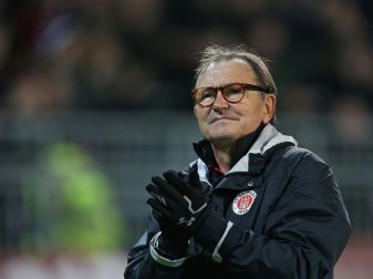 Applaus für seine Jungs: Edwald Lienen Applaus für seine Jungs: Edwald Lienen