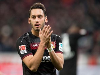Leverkusens Hakan Calhanoglu ist derzeit gesperrt. Foto: Marius Becker Leverkusens Hakan Calhanoglu ist derzeit gesperrt. Foto: Marius Becker