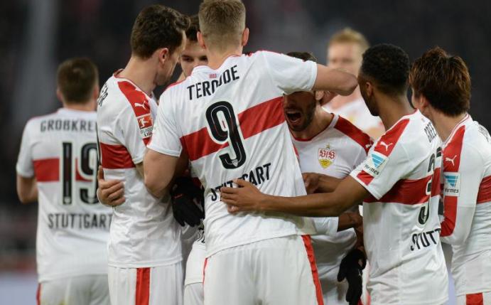 Die Stuttgarter feiern den Sieg gegen Fortuna Düsseldorf. Foto: Deniz Calagan