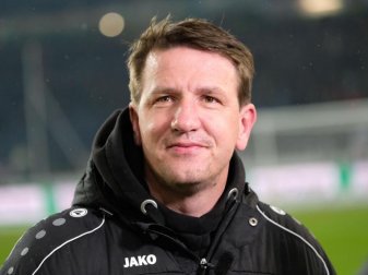 Hannovers Trainer Daniel Stendel sieht sein Team im Spiel gegen Eintracht Frankfurt als Außenseiter. Foto: Peter Steffen Hannovers Trainer Daniel Stendel sieht sein Team im Spiel gegen Eintracht Frankfurt als Außenseiter. Foto: Peter Steffen