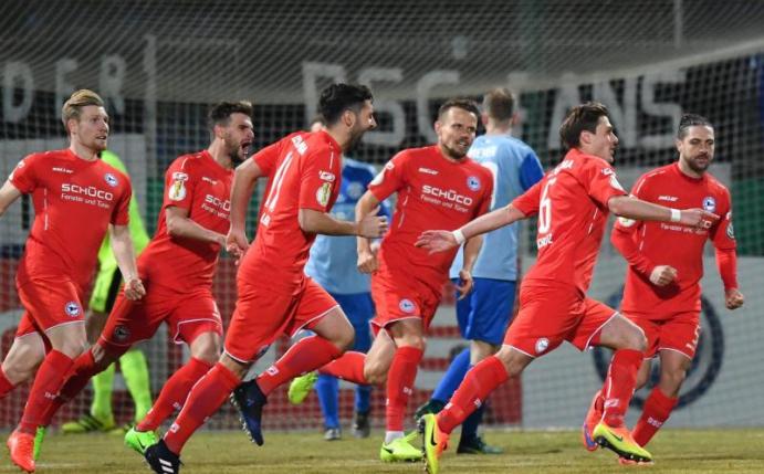 Bielefelder Jubel nach dem Treffer zum 1:0. Foto: Uwe Anspach