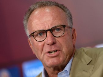 Bayern-Vorstand Karl-Heinz Rummenigge mahnt zu Sensibilität bei der Einführung neuer Regeln im Fußball. Foto: Andreas Gebert Bayern-Vorstand Karl-Heinz Rummenigge mahnt zu Sensibilität bei der Einführung neuer Regeln im Fußball. Foto: Andreas Gebert
