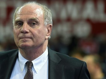 Uli Hoeneß hält die Tür für Philipp Lahm offen Uli Hoeneß hält die Tür für Philipp Lahm offen