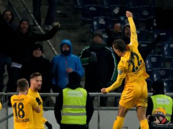 Die Frankfurter besiegten Hannover 96 mit 2:1. Foto: Peter Steffen Die Frankfurter besiegten Hannover 96 mit 2:1. Foto: Peter Steffen