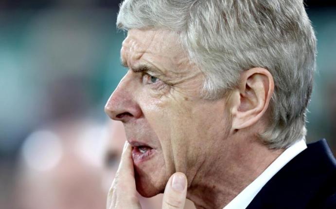 Arsène Wenger hofft trotz Rückschlägen noch auf den Meisterschaftstitel. Foto: Peter Byrne