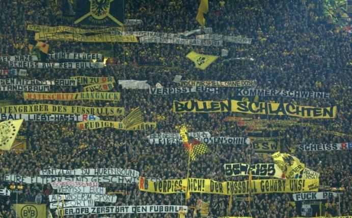 BVB-Anhänger hatten RB Leipzig auf Spruchbändern massiv beleidigt. Foto: Ina Fassbender