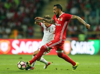 Benficas Konstantinos Mitroglou (vorne) schnürte gegen den FC Arouca einen Doppelpack. Foto: Jose Coelho/Archiv Benficas Konstantinos Mitroglou (vorne) schnürte gegen den FC Arouca einen Doppelpack. Foto: Jose Coelho/Archiv