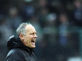 Trainer Christian Streich trifft mit seinen Freiburgern auf Köln. Foto: Federico Gambarini Trainer Christian Streich trifft mit seinen Freiburgern auf Köln. Foto: Federico Gambarini