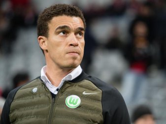 Valérien Ismaël steht mit dem VfL Wolfsburg vor der Partie gegen Hoffenheim unter Druck. Foto: Matthias Balk