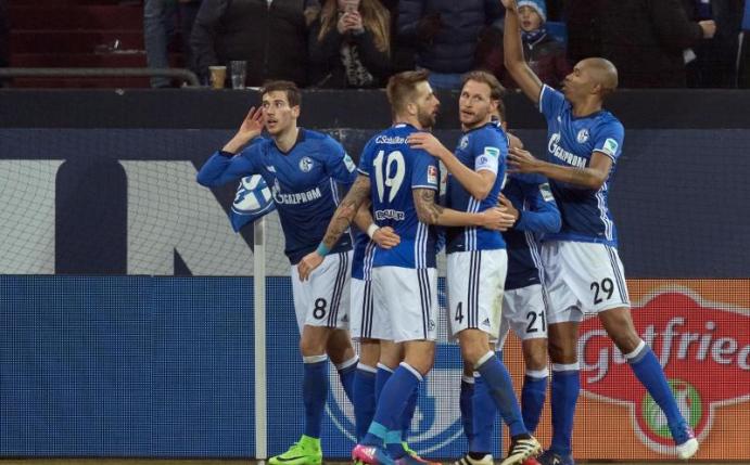 Der FC Schalke 04 schlägt Hertha BSC mit 2:0. Foto: Guido Kirchner