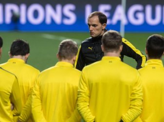 Dortmunds Trainer Thomas Tuchel schwört seine Spieler beim Training im Estádio da Luz in Lissabon auf das Spiel ein. Foto: Bernd Thissen Dortmunds Trainer Thomas Tuchel schwört seine Spieler beim Training im Estádio da Luz in Lissabon auf das Spiel ein. Foto: Bernd Thissen