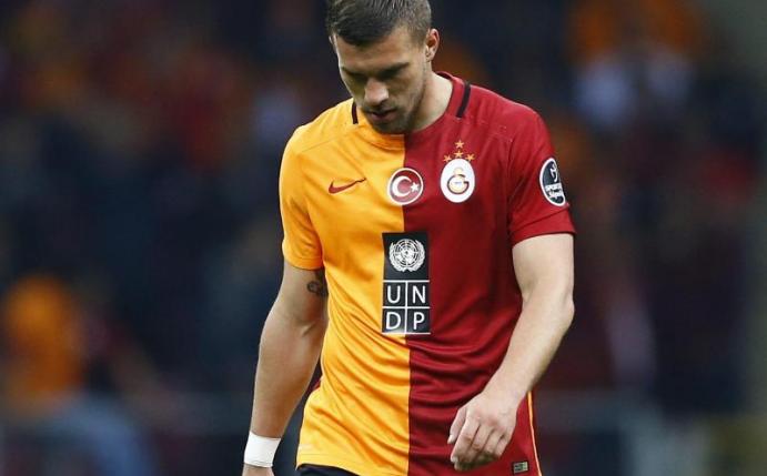 Lukas Podolski bekommt nach der Niederlage gegen Kayserispor einen neuen Trainer. Foto: Sedat Suna/Archiv